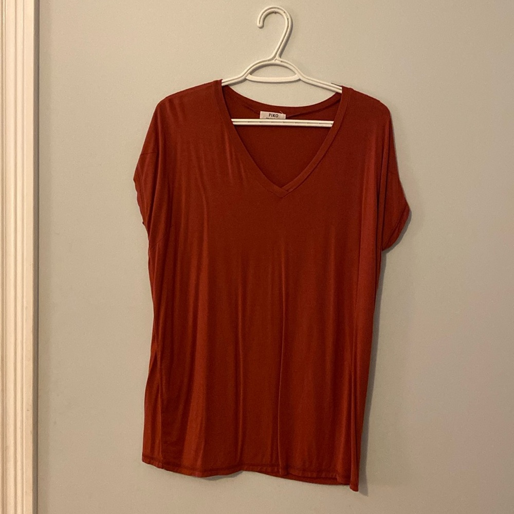 Piko size medium oversized top. Rust color.